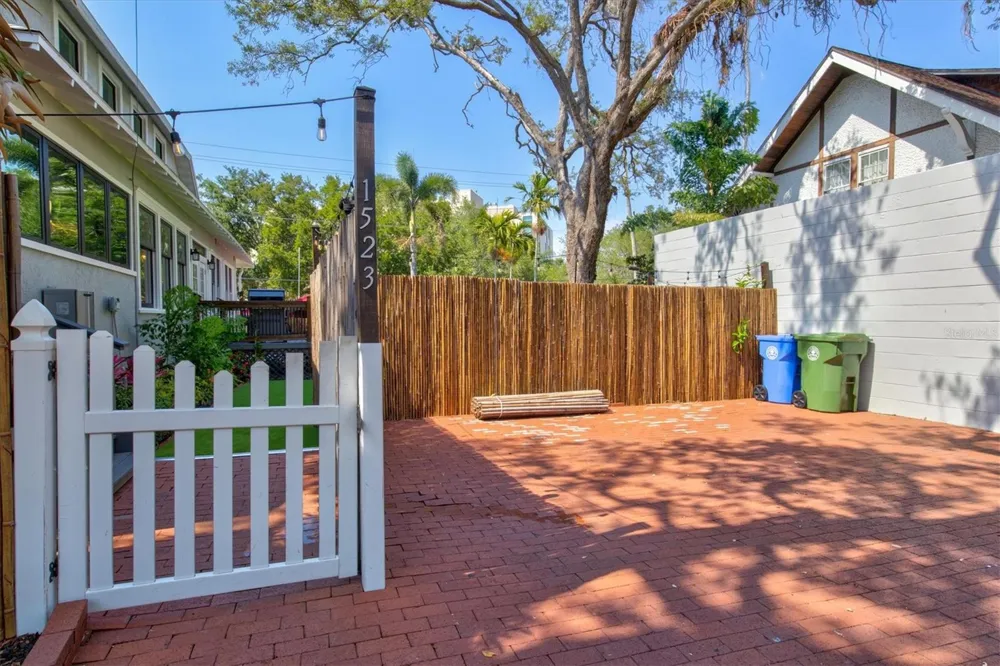 1523 1ST AVENUE W Bradenton, FL 34205