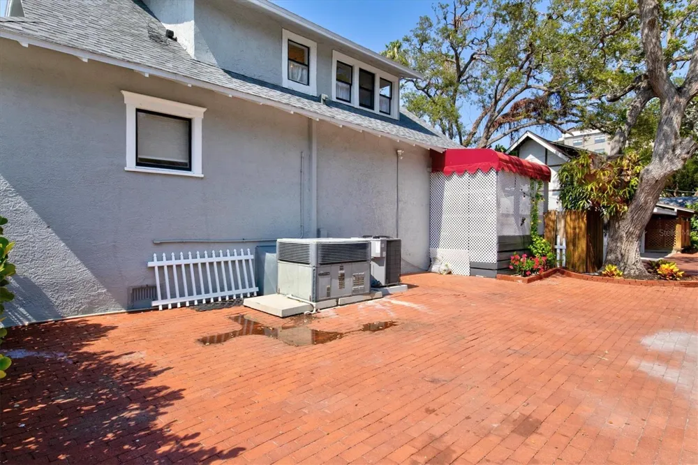 1523 1ST AVENUE W Bradenton, FL 34205