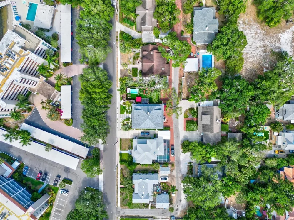 1523 1ST AVENUE W Bradenton, FL 34205