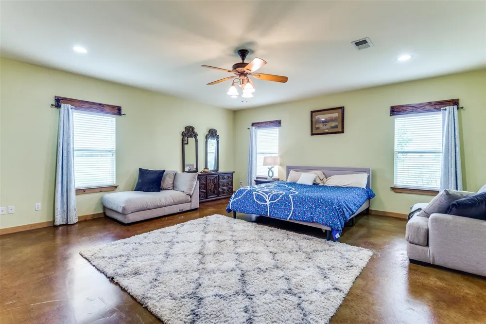 15350 US Highway 380 Krum, TX 76249