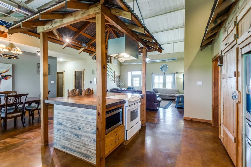 15350 US Highway 380 Krum, TX 76249
