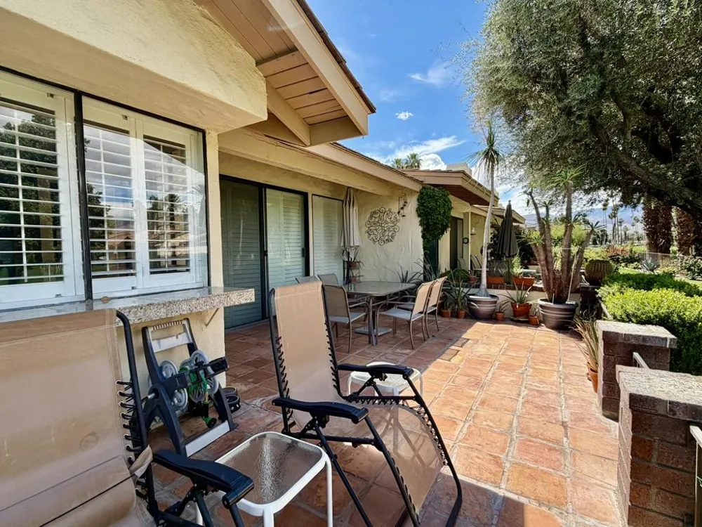 345 Gran Via Palm Desert, CA 92260