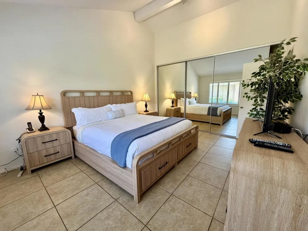 345 Gran Via Palm Desert, CA 92260