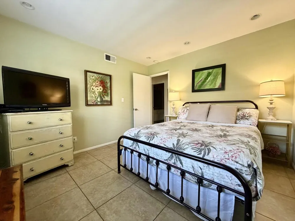 345 Gran Via Palm Desert, CA 92260