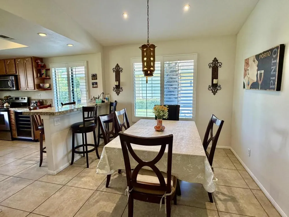 345 Gran Via Palm Desert, CA 92260