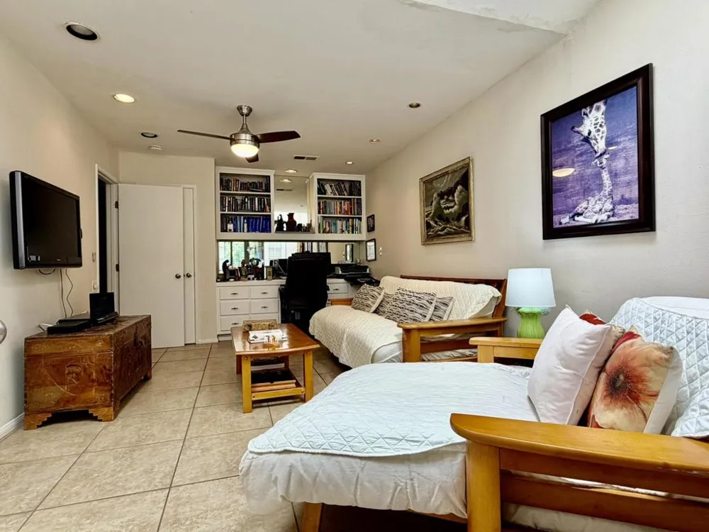 345 Gran Via Palm Desert, CA 92260