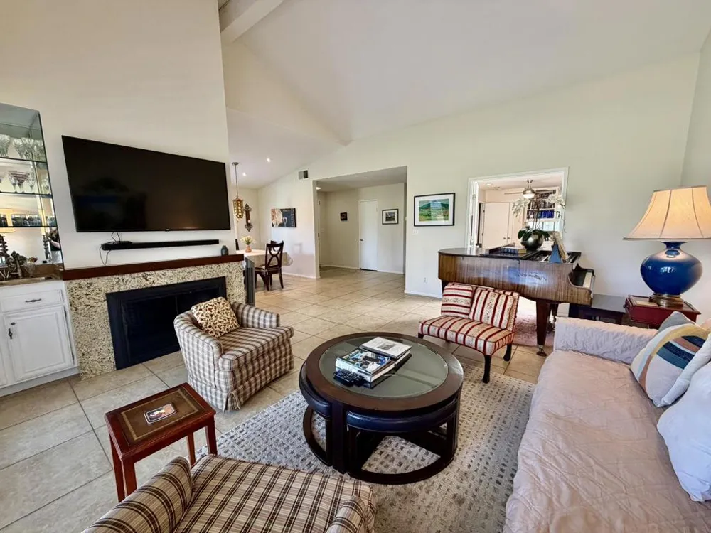 345 Gran Via Palm Desert, CA 92260