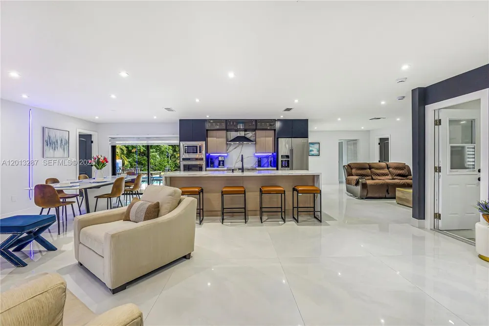 15331 Turnbull Dr Miami Lakes, FL 33014