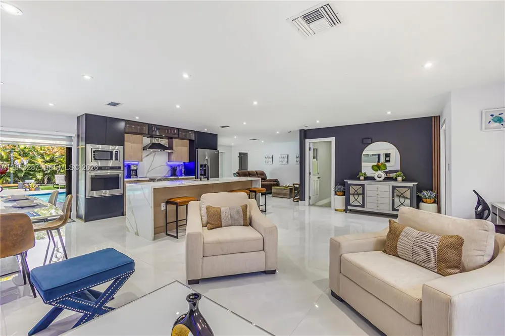 15331 Turnbull Dr Miami Lakes, FL 33014
