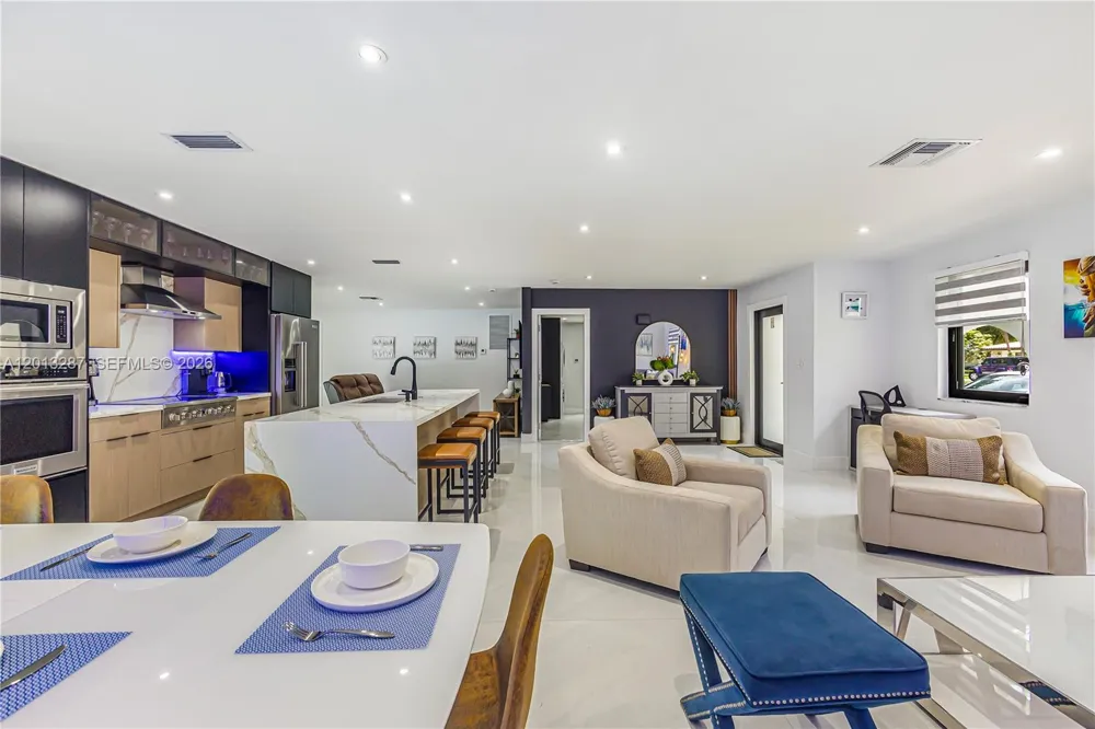 15331 Turnbull Dr Miami Lakes, FL 33014