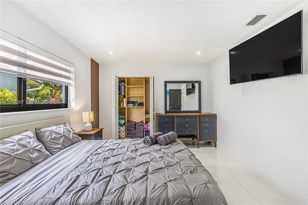 15331 Turnbull Dr Miami Lakes, FL 33014
