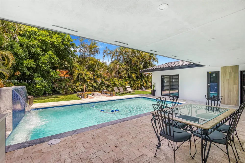 15331 Turnbull Dr Miami Lakes, FL 33014
