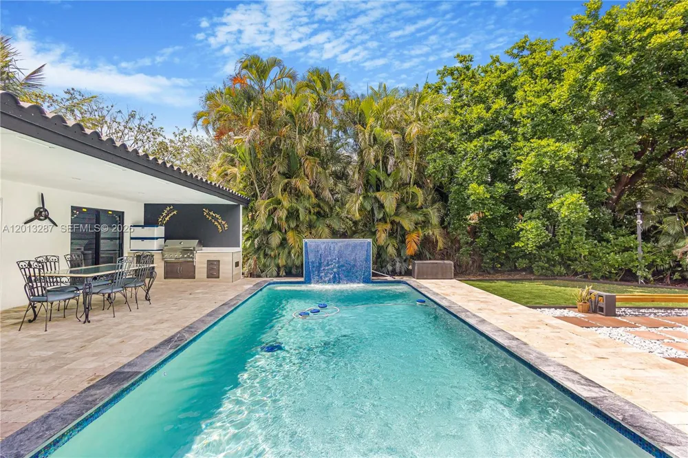 15331 Turnbull Dr Miami Lakes, FL 33014