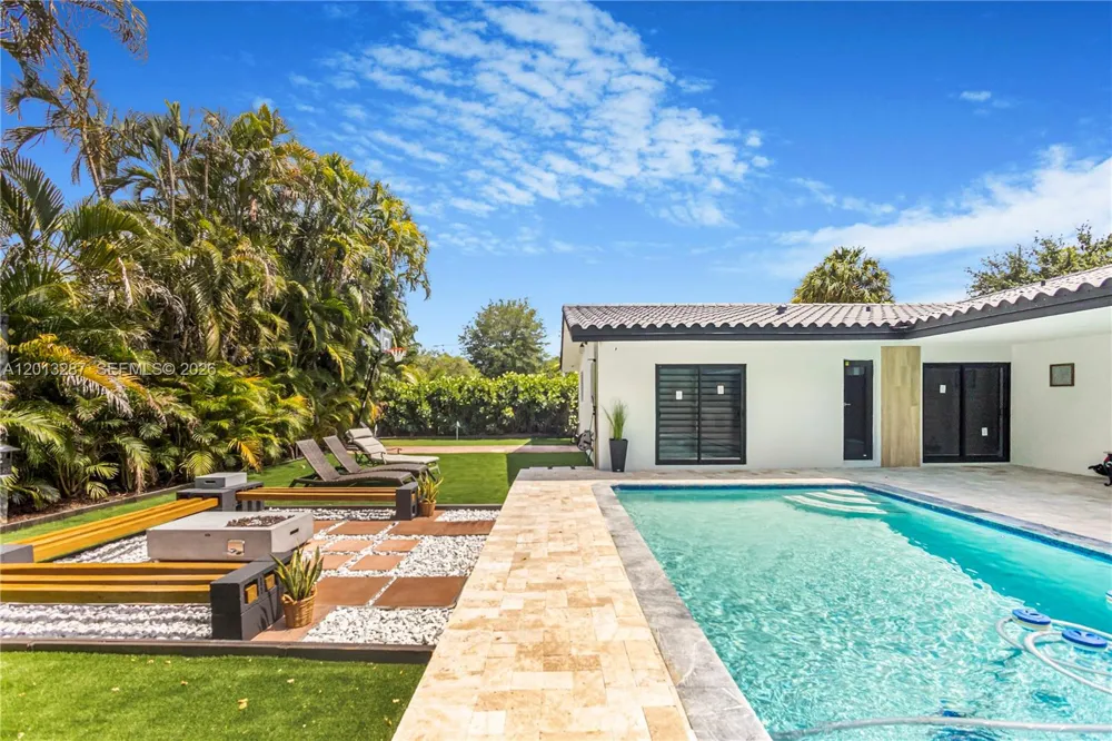 15331 Turnbull Dr Miami Lakes, FL 33014