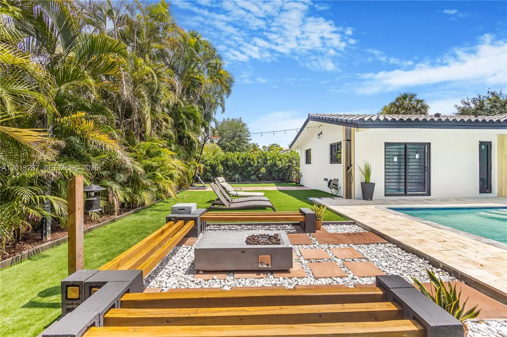 15331 Turnbull Dr Miami Lakes, FL 33014