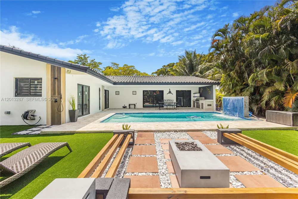 15331 Turnbull Dr Miami Lakes, FL 33014