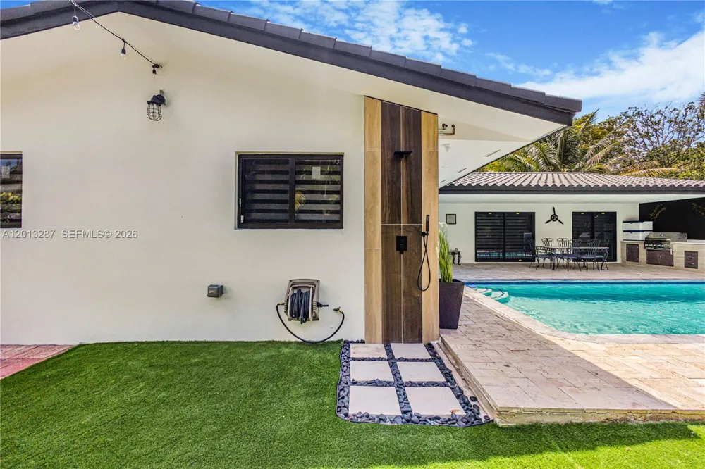 15331 Turnbull Dr Miami Lakes, FL 33014