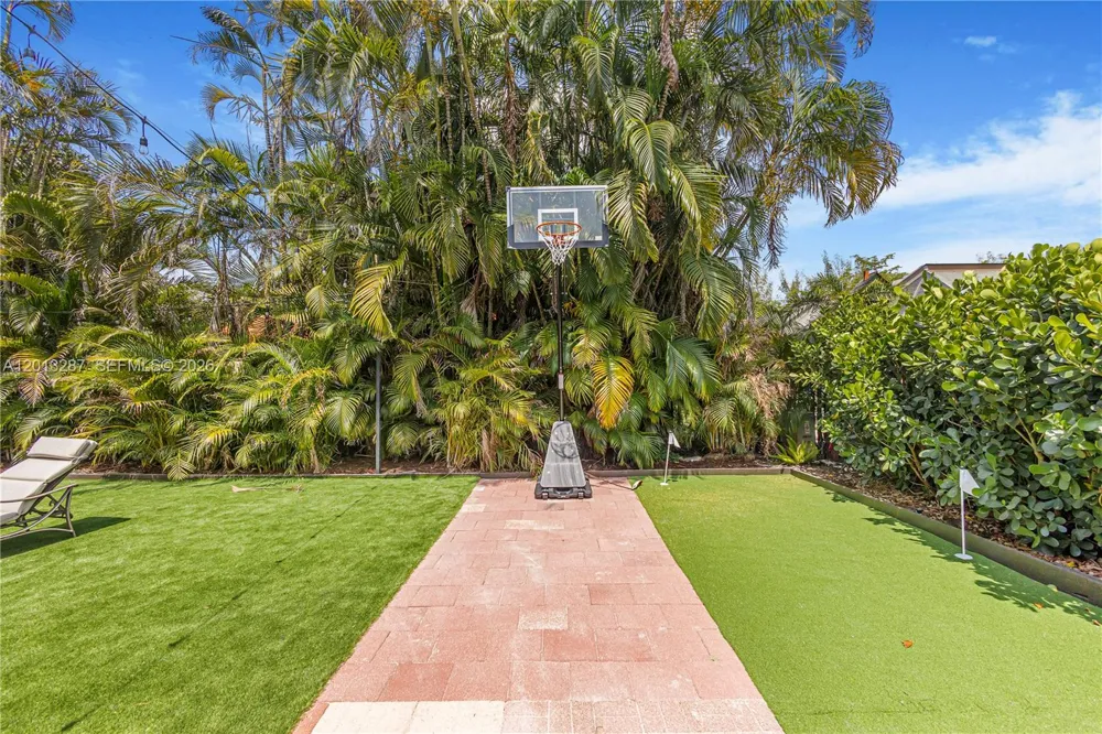 15331 Turnbull Dr Miami Lakes, FL 33014