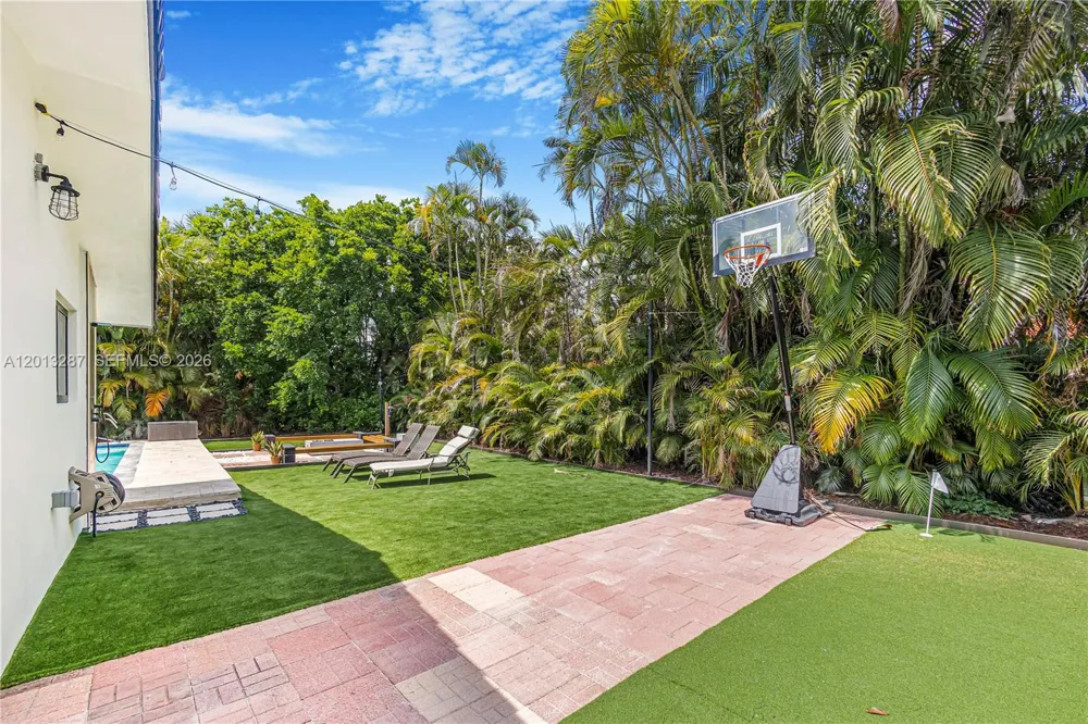 15331 Turnbull Dr Miami Lakes, FL 33014
