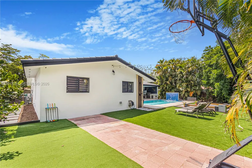 15331 Turnbull Dr Miami Lakes, FL 33014