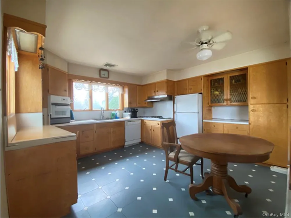 100 Sound Drive Greenport, NY 11944