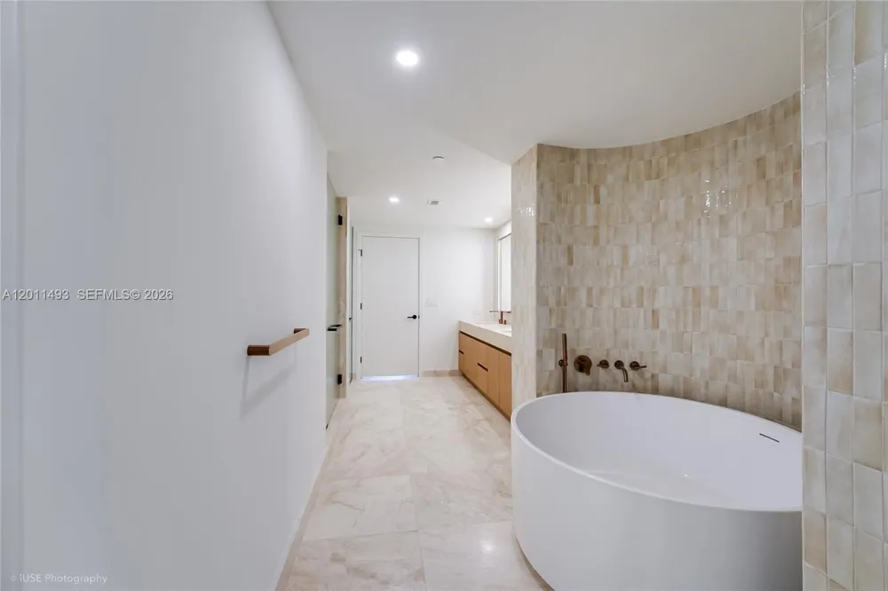 1177 Kane Concourse #405 Bay Harbor Islands, FL 33154