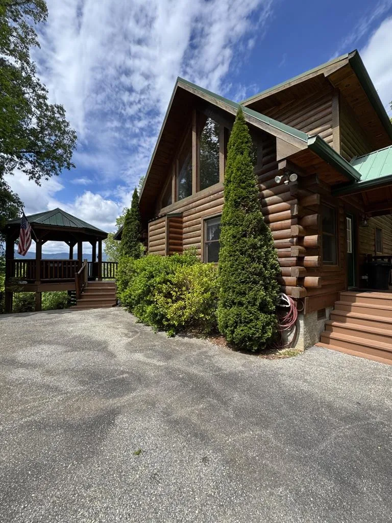 Trading Post Place Whittier, NC 28789