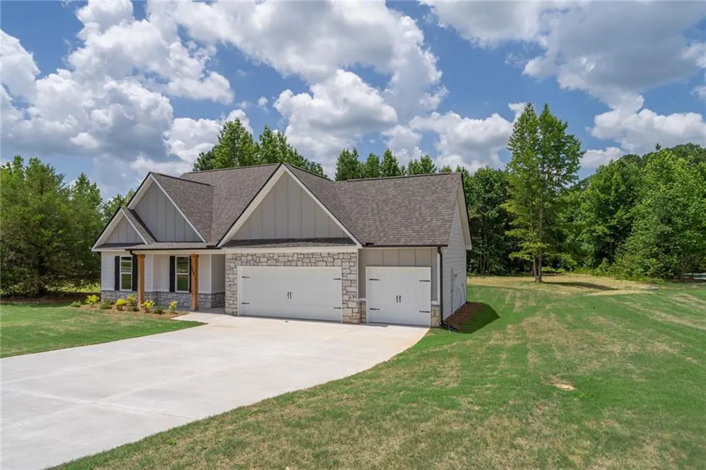 208 Squirrel Run Good Hope, GA 30641