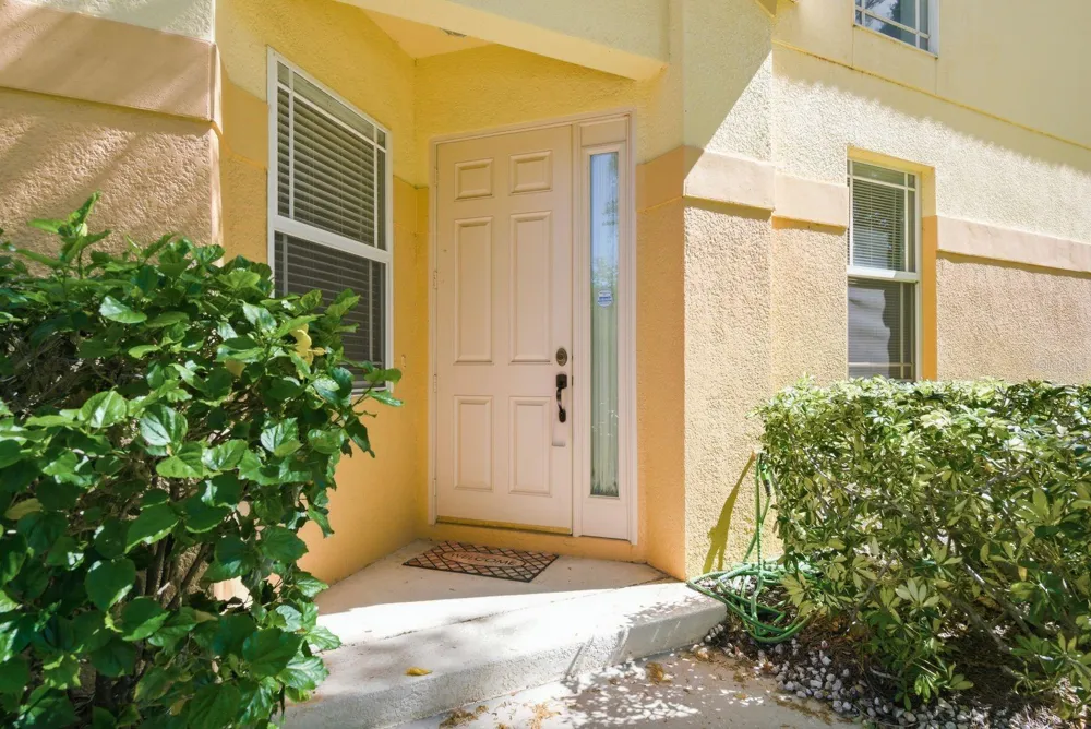 1405 RIDGE TERRACE Tarpon Springs, FL 34689