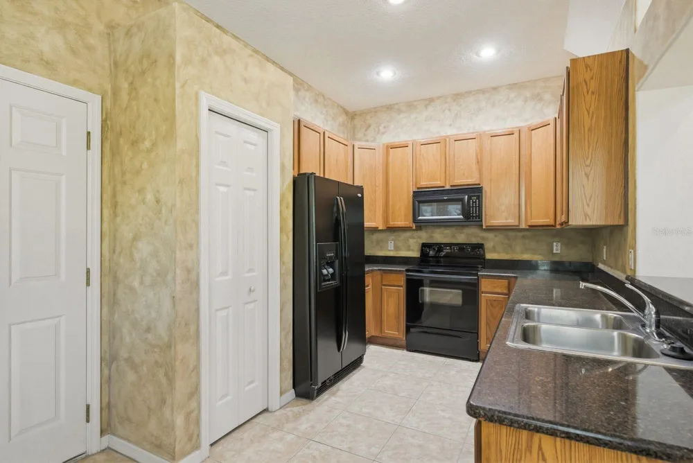 1405 RIDGE TERRACE Tarpon Springs, FL 34689