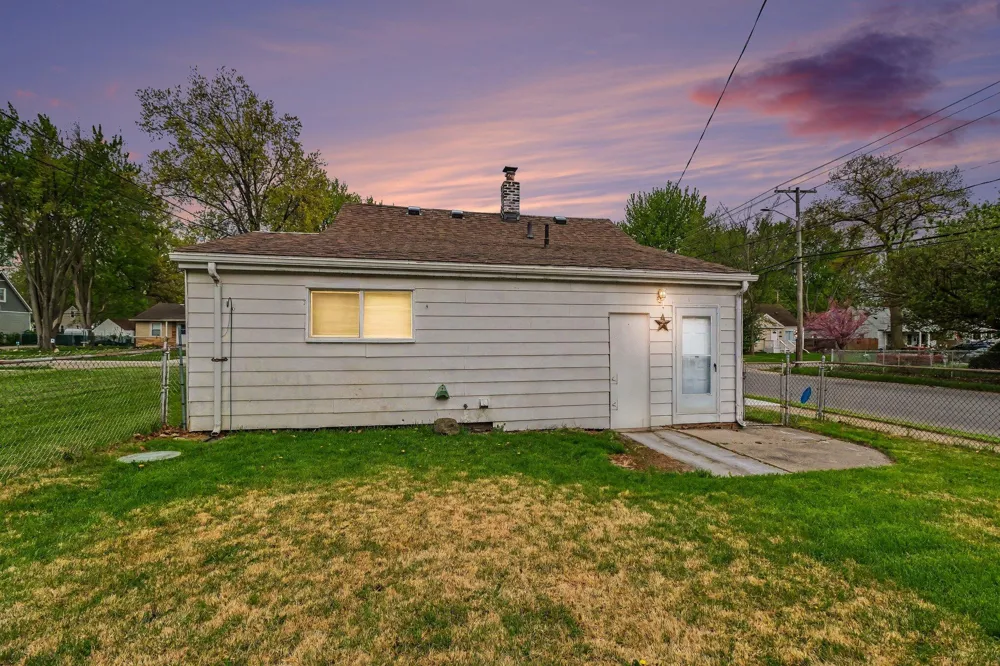 466 W Maxlow Avenue Hazel Park, MI 48030