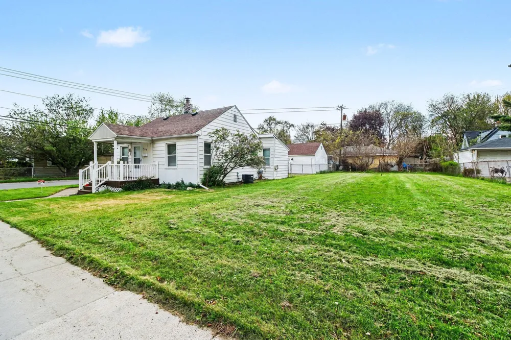 466 W Maxlow Avenue Hazel Park, MI 48030