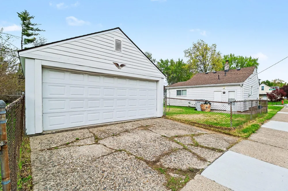 466 W Maxlow Avenue Hazel Park, MI 48030