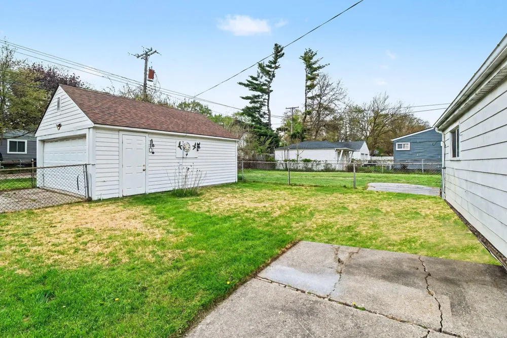 466 W Maxlow Avenue Hazel Park, MI 48030