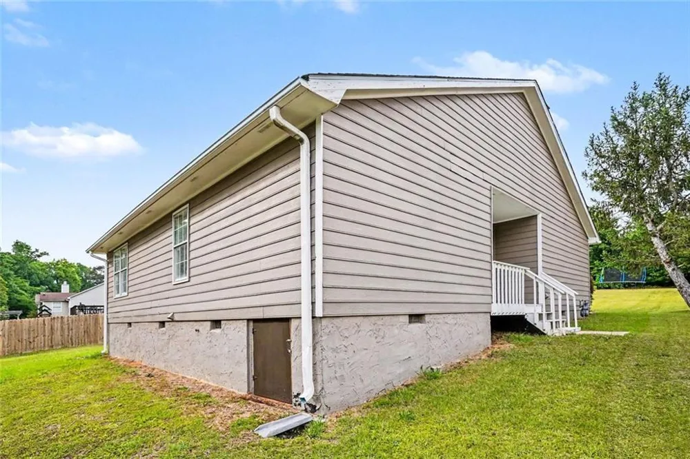 6221 Amberly Road Rex, GA 30273