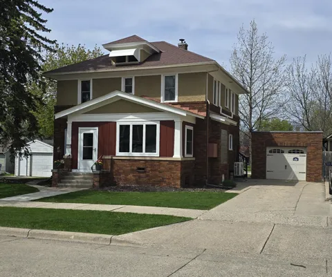 116 E School Street