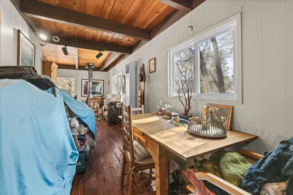 566 Santa Barbara Avenue Sugarloaf, CA 92386