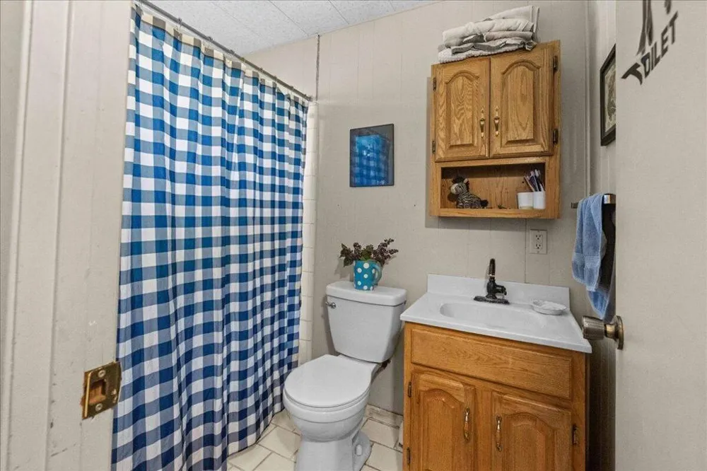 566 Santa Barbara Avenue Sugarloaf, CA 92386