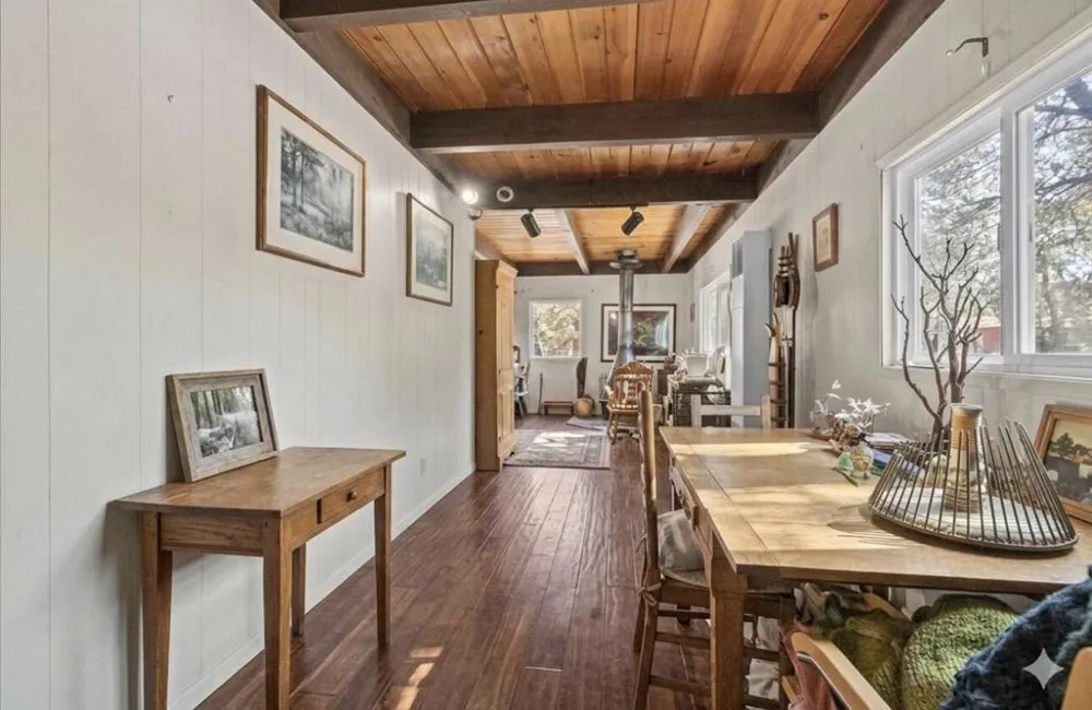 566 Santa Barbara Avenue Sugarloaf, CA 92386
