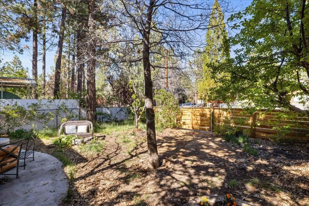 566 Santa Barbara Avenue Sugarloaf, CA 92386