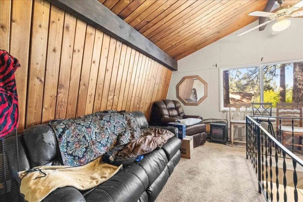 566 Santa Barbara Avenue Sugarloaf, CA 92386