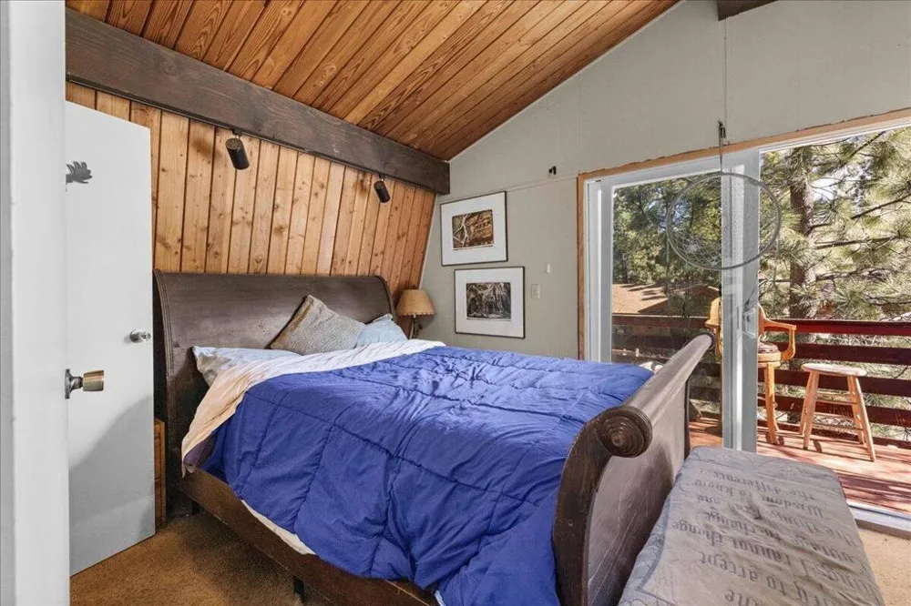 566 Santa Barbara Avenue Sugarloaf, CA 92386
