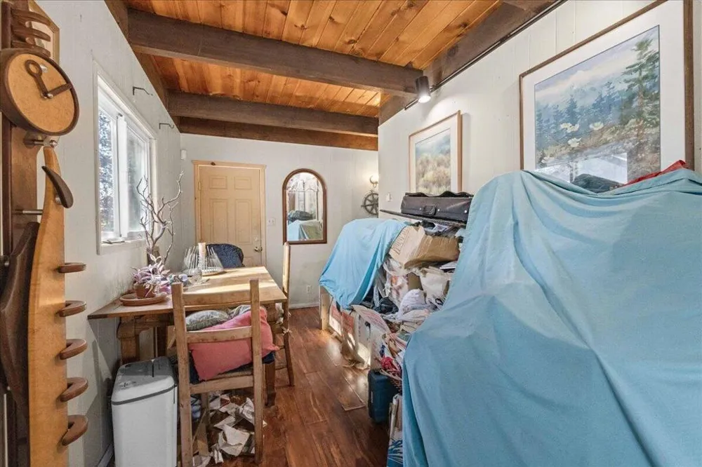 566 Santa Barbara Avenue Sugarloaf, CA 92386