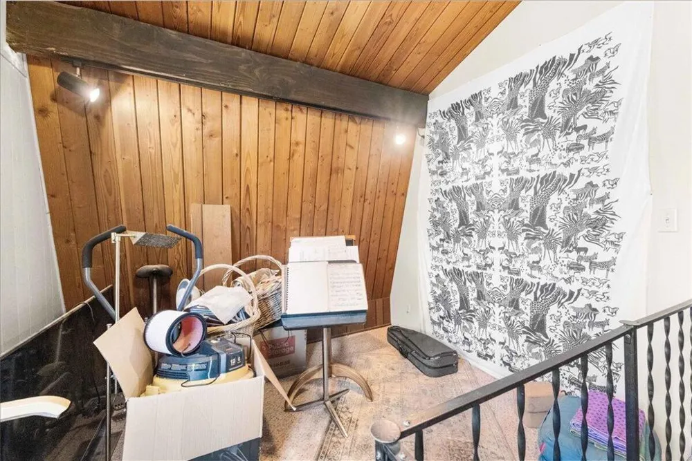 566 Santa Barbara Avenue Sugarloaf, CA 92386