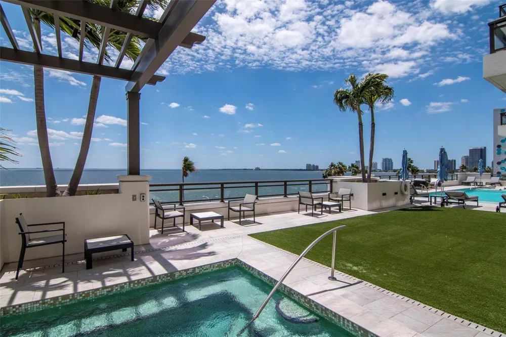 2103 BAYSHORE BOULEVARD #602 Tampa, FL 33606