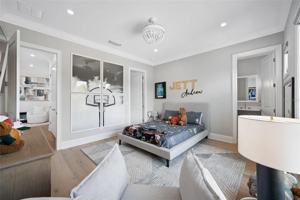 2623 S PARKVIEW STREET Tampa, FL 33629