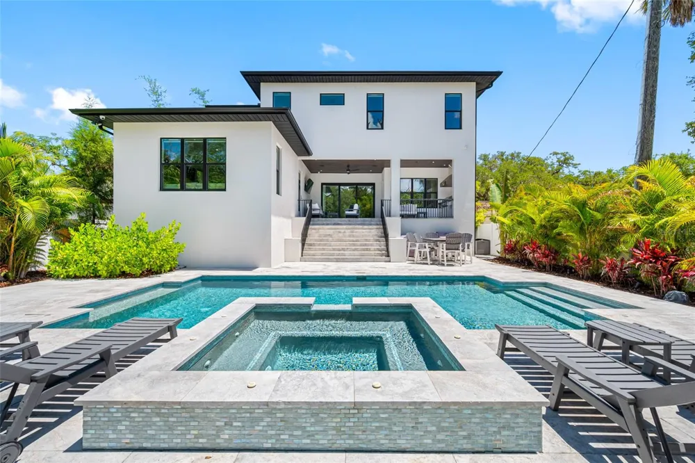 2623 S PARKVIEW STREET Tampa, FL 33629