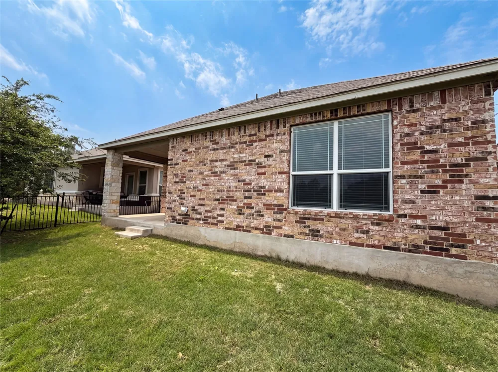 401 Fort William Street #33 Hutto, TX 78634