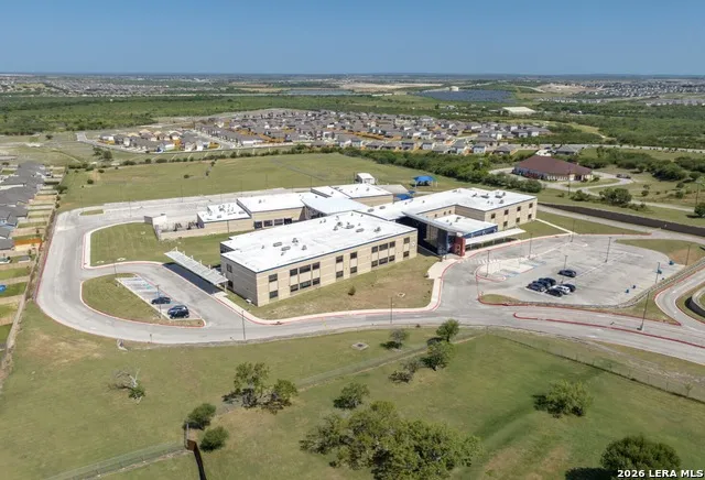 806 Station Converse, TX 78109