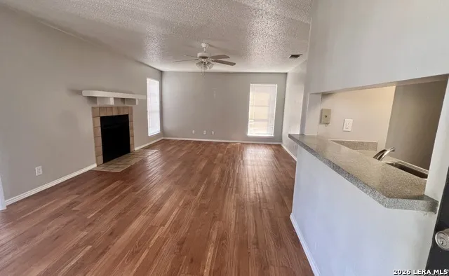 806 Station Converse, TX 78109